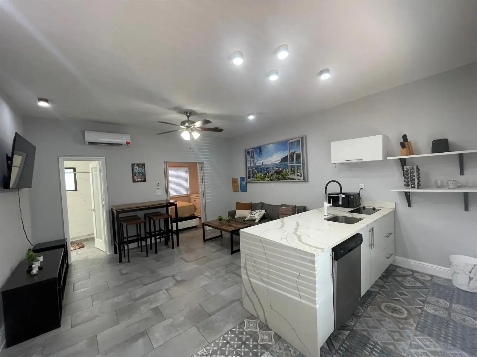 1 bedroom 1 bath Residential Lease for rent at 824 NE 4th Street # 3, Fort Lauderdale FL 33301