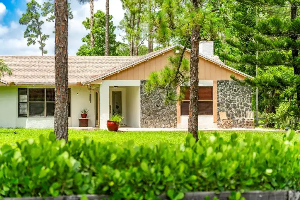 3 bedroom 2 bath Residential for sale at 15211 60th Place N, FL 33470