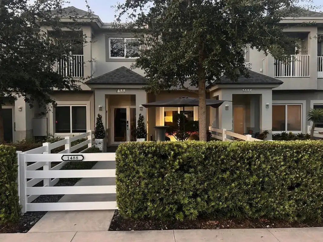 2 bedroom 2 bath Residential for sale at 1488 NE 34TH Street, Oakland Park FL 33334
