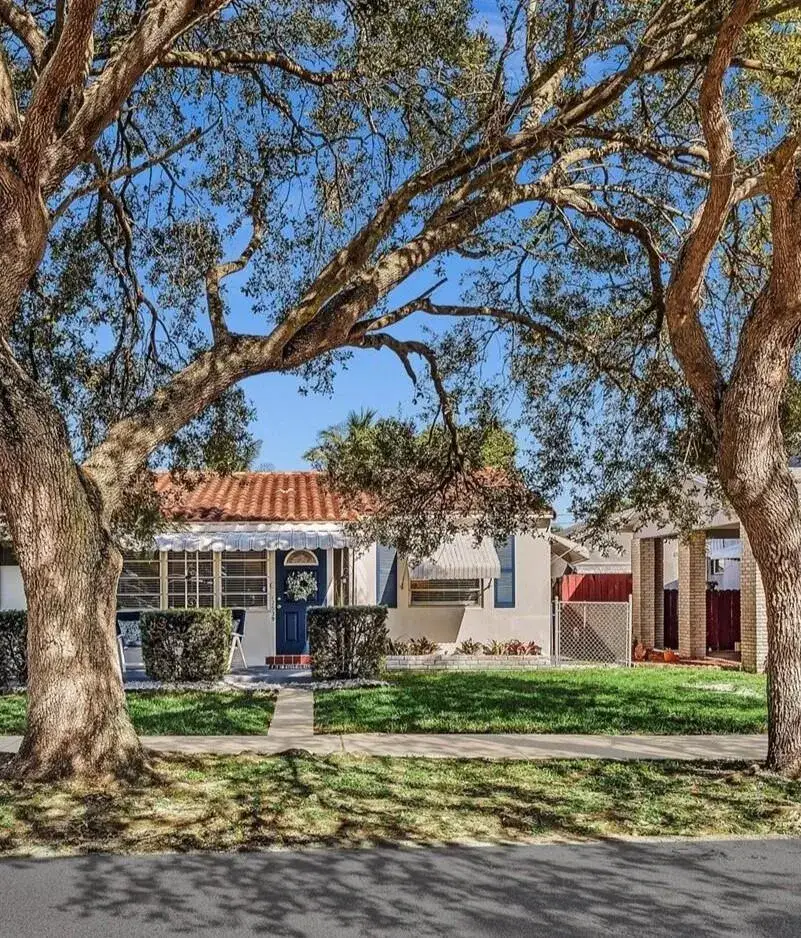 4 bedroom 2 bath Residential Lease for rent at 2539 CLEVELAND Street, Hollywood FL 33020