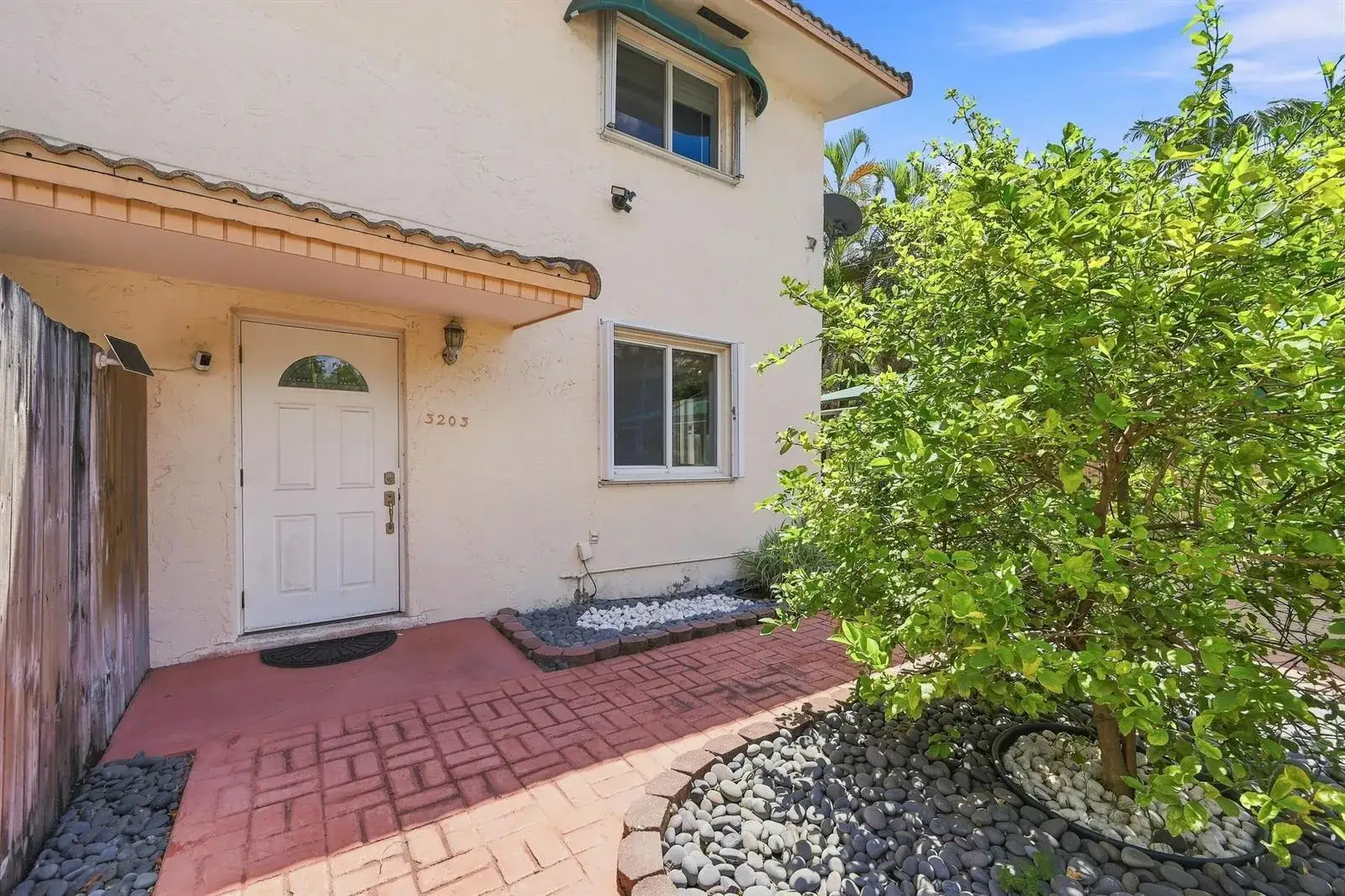 2 bedroom 2 bath Residential for sale at 3203 McDonald Street # 3203, Miami FL 33133