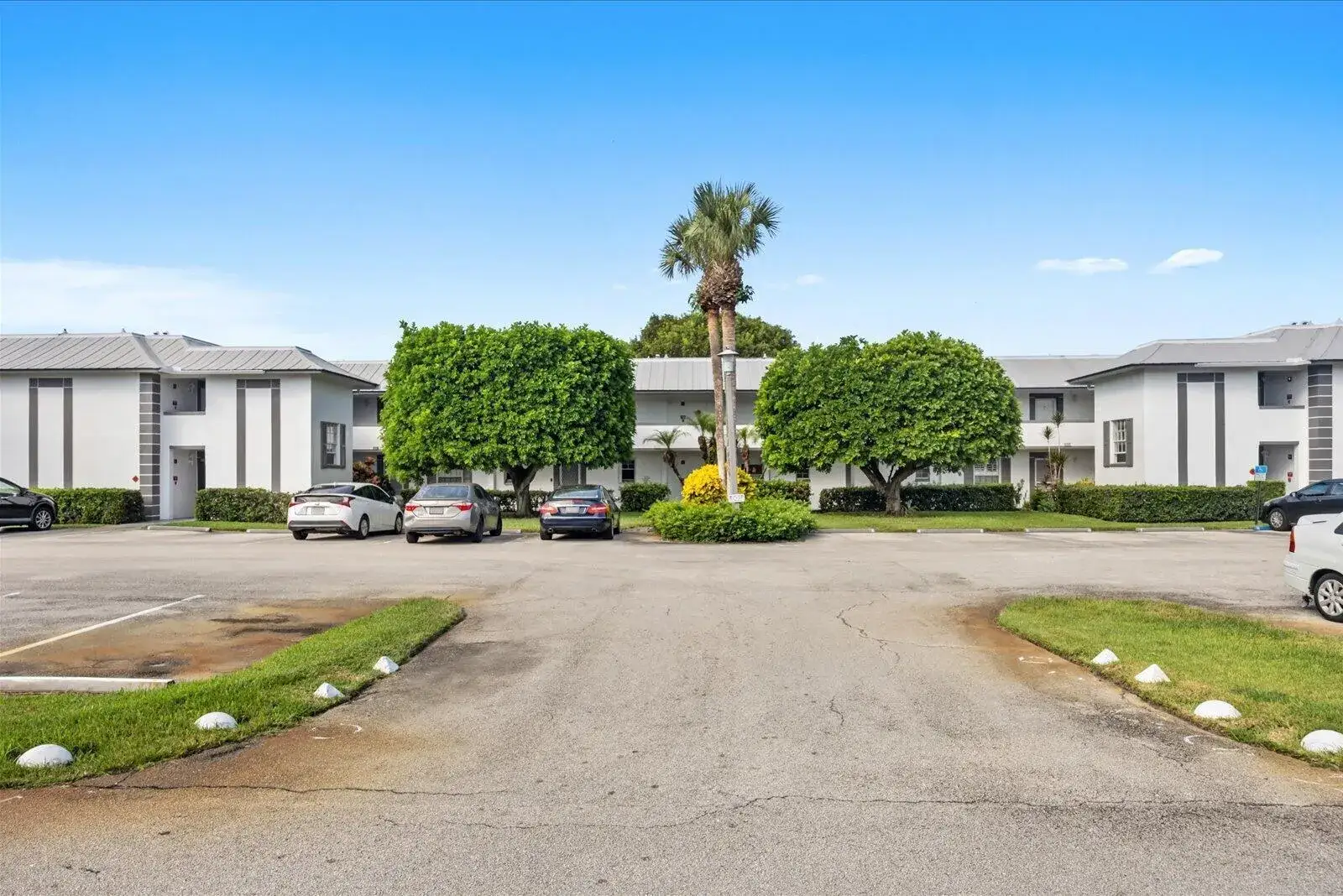 2 bedroom 2 bath Residential for sale at 801 SE Central Parkway # 14, Stuart FL 34994