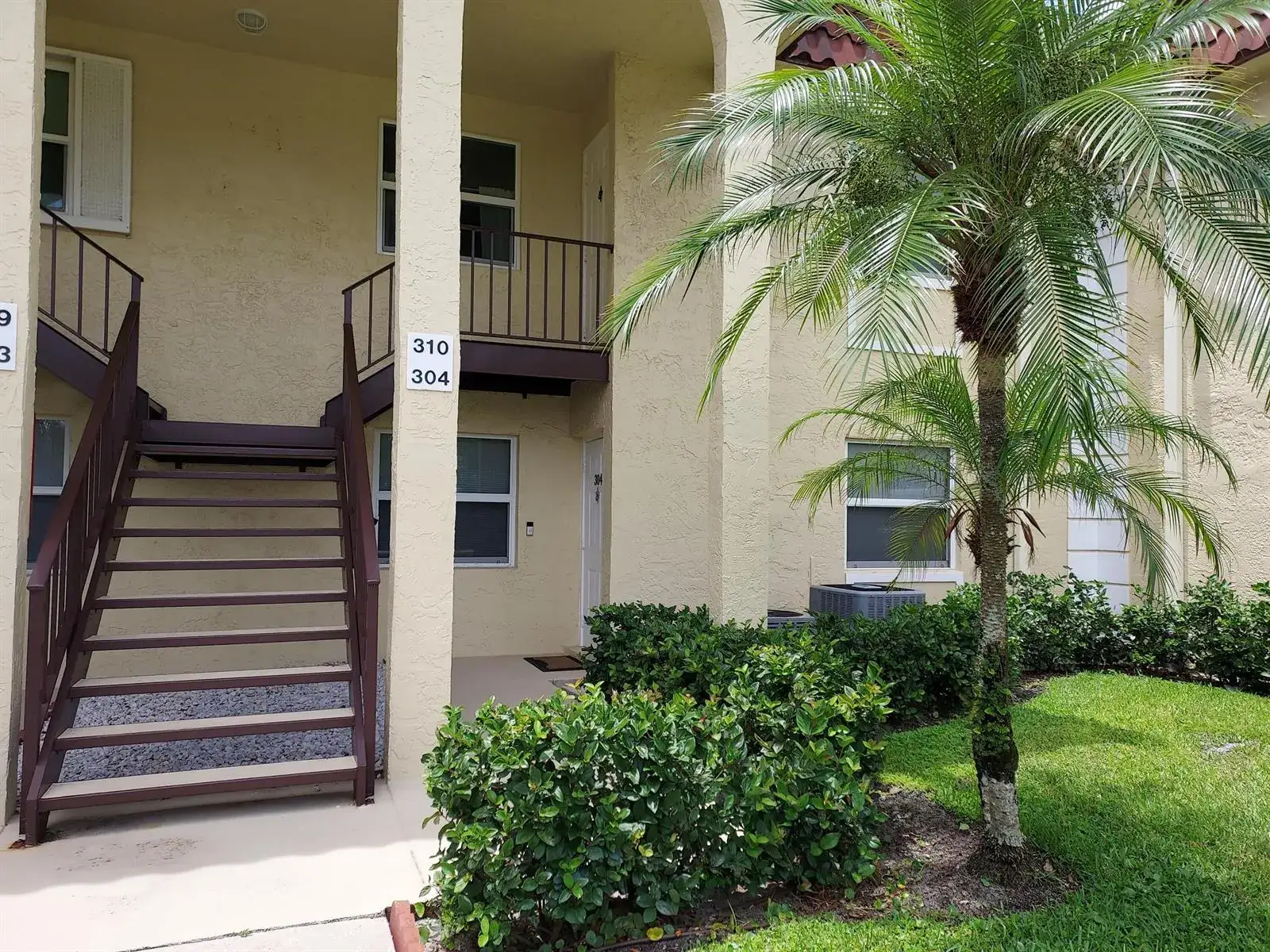 2 bedroom 2 bath Residential Lease for rent at 717 S US Hwy 1 Unit 304, Jupiter FL 33477