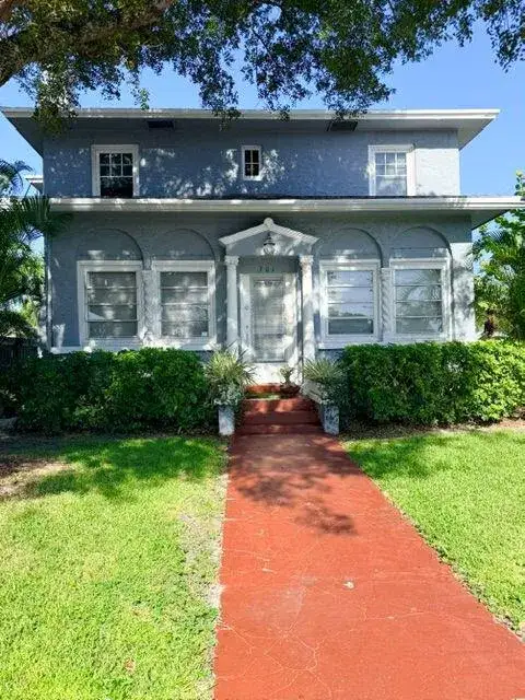 1 bedroom 1 bath Residential Lease for rent at 301 S Palmway # 2, FL 33460