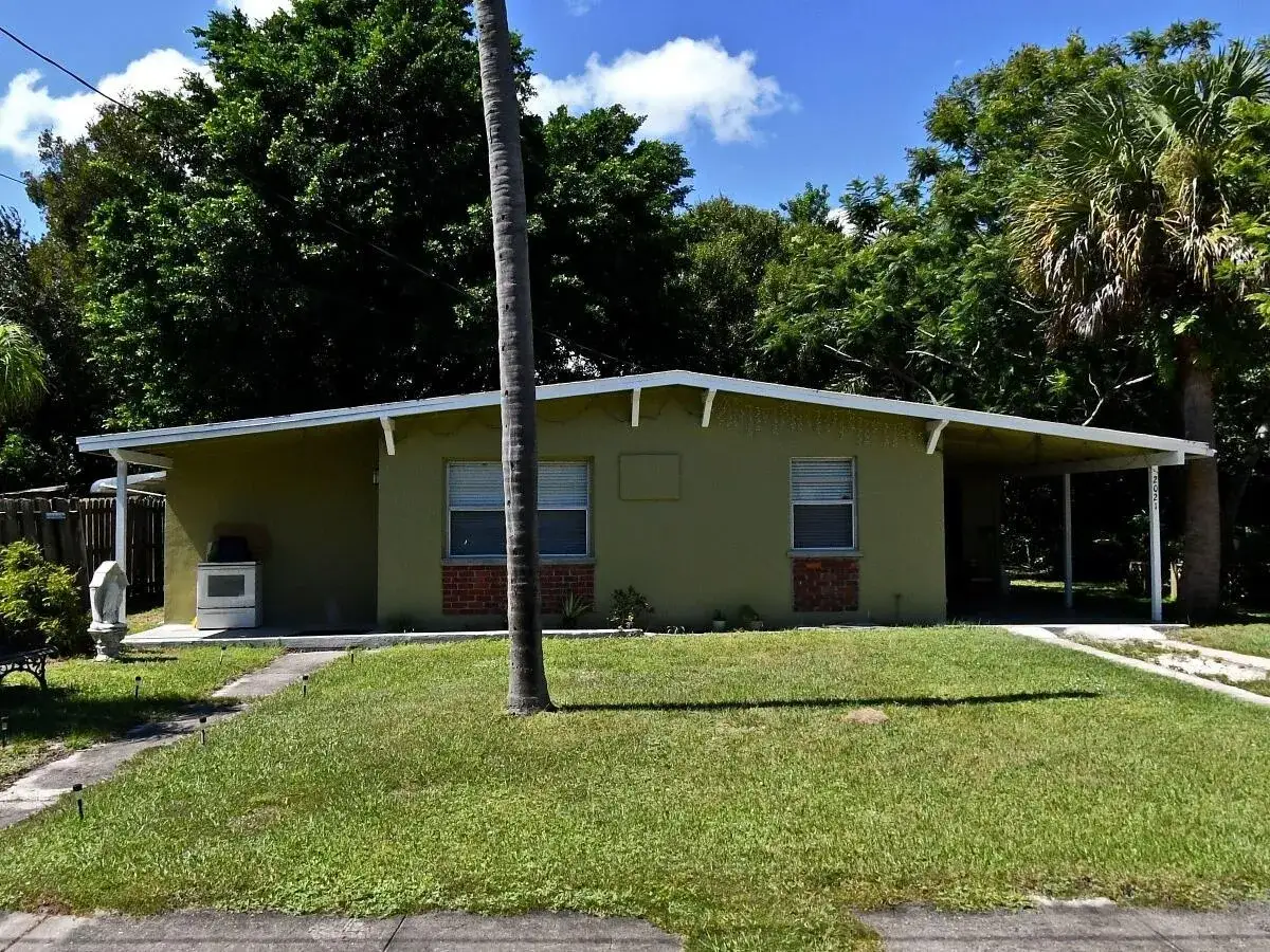 3 bedroom 1 bath Residential for sale at 2021 HILLS Court, Fort Pierce FL 34950