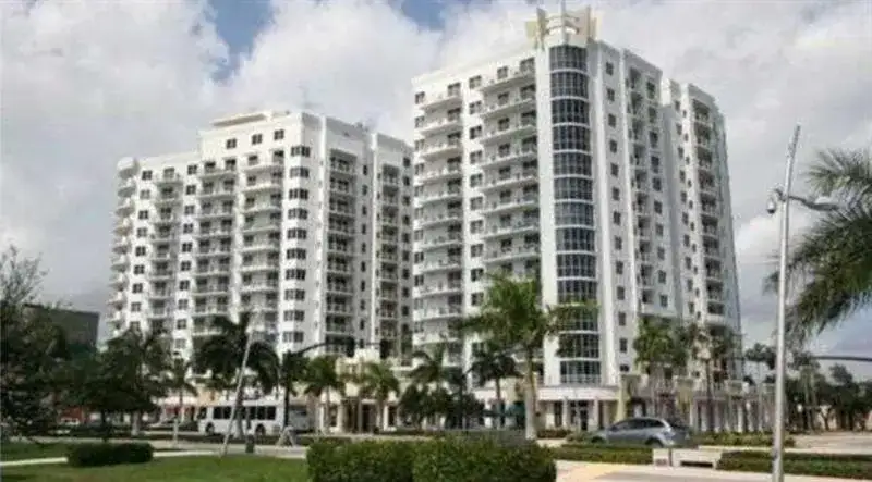 2 bedroom 2 bath Residential for sale at 1830 RADIUS Drive # 720, Hollywood FL 33020