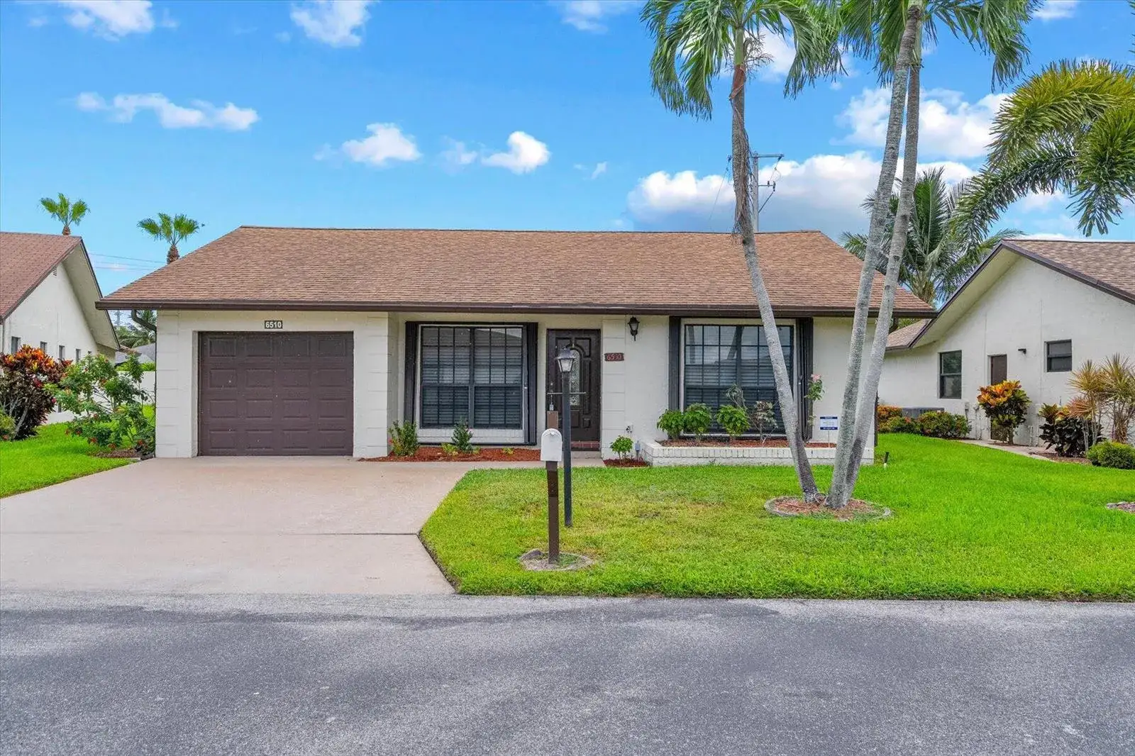 2 bedroom 2 bath Residential for sale at 6510 OLIVEWOOD Circle, FL 33463