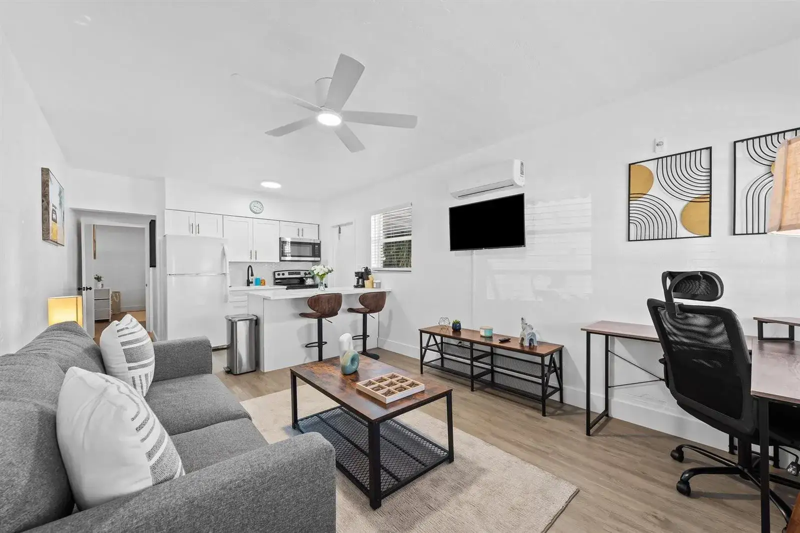 1 bedroom 1 bath Residential Lease for rent at 310 NE 6TH Street # 2, Hallandale Beach FL 33009