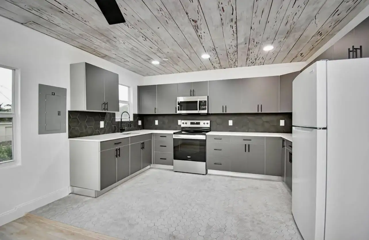 1 bedroom 1 bath Residential Lease for rent at 318 N E Street, FL 33460