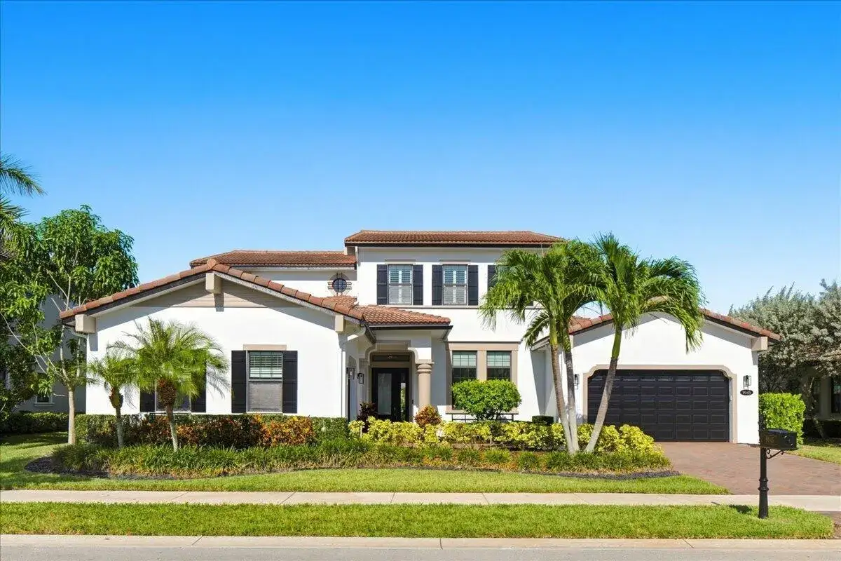 5 bedroom 4 bath Residential for sale at 9045 VISTA Way, Parkland FL 33076