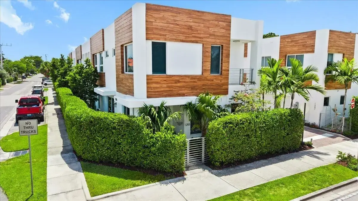 3 bedroom 3 bath Residential for sale at 1255 NE 18TH Avenue, Fort Lauderdale FL 33304