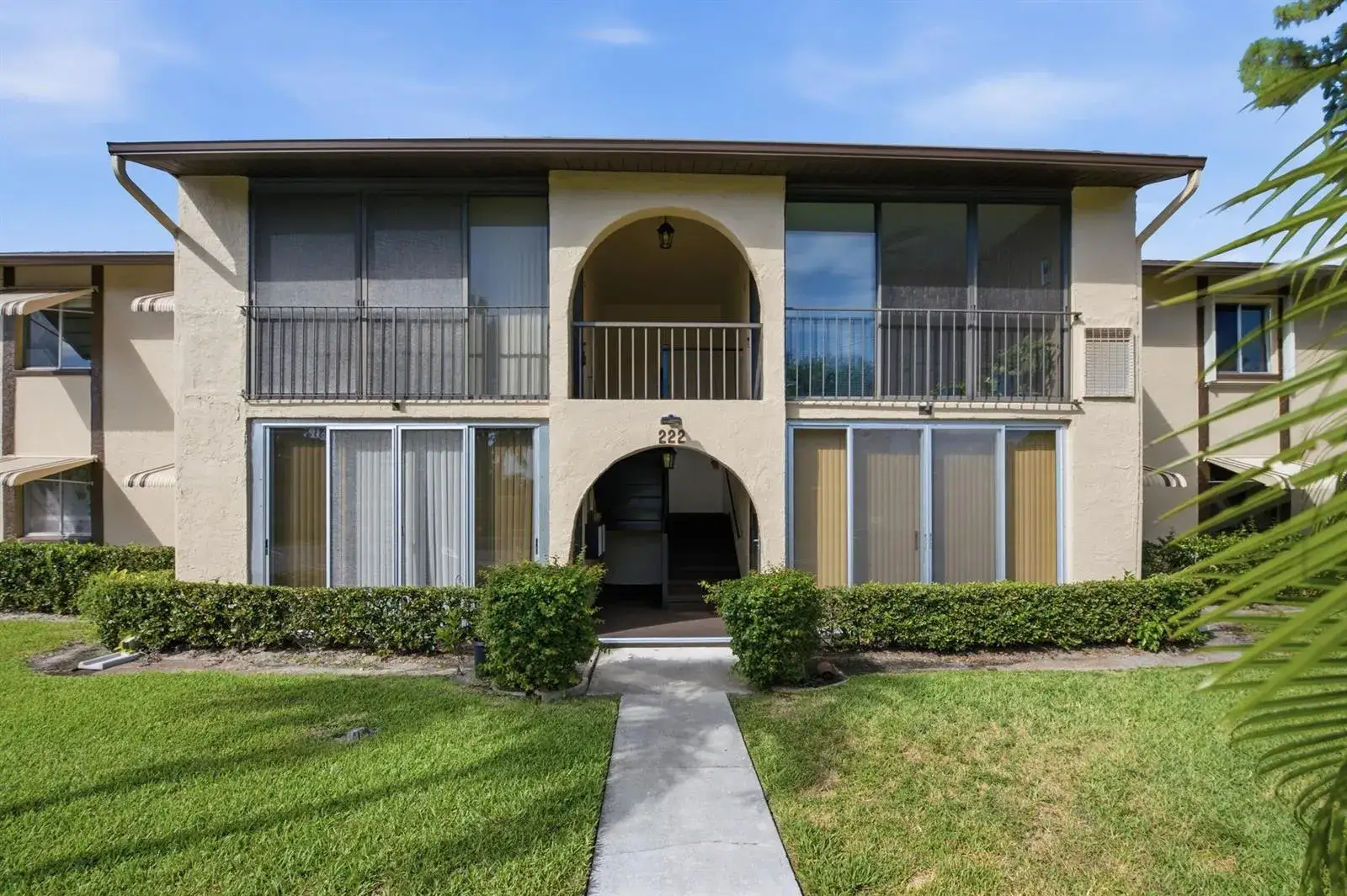 2 bedroom 2 bath Residential for sale at 222 Pine Hov Circle # 2, FL 33463