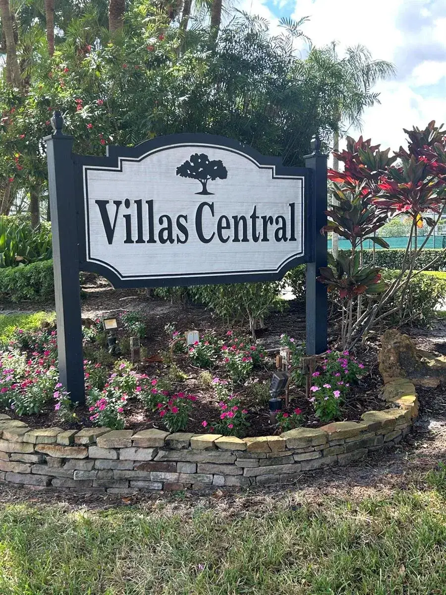 4 bedroom 3 bath Residential for sale at 1390 E GOLFVIEW Drive, Pembroke Pines FL 33026