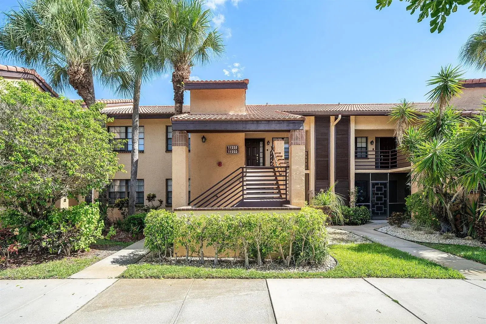 2 bedroom 2 bath Residential for sale at 11223 Aspen Glen Drive, Boynton Beach FL 33437