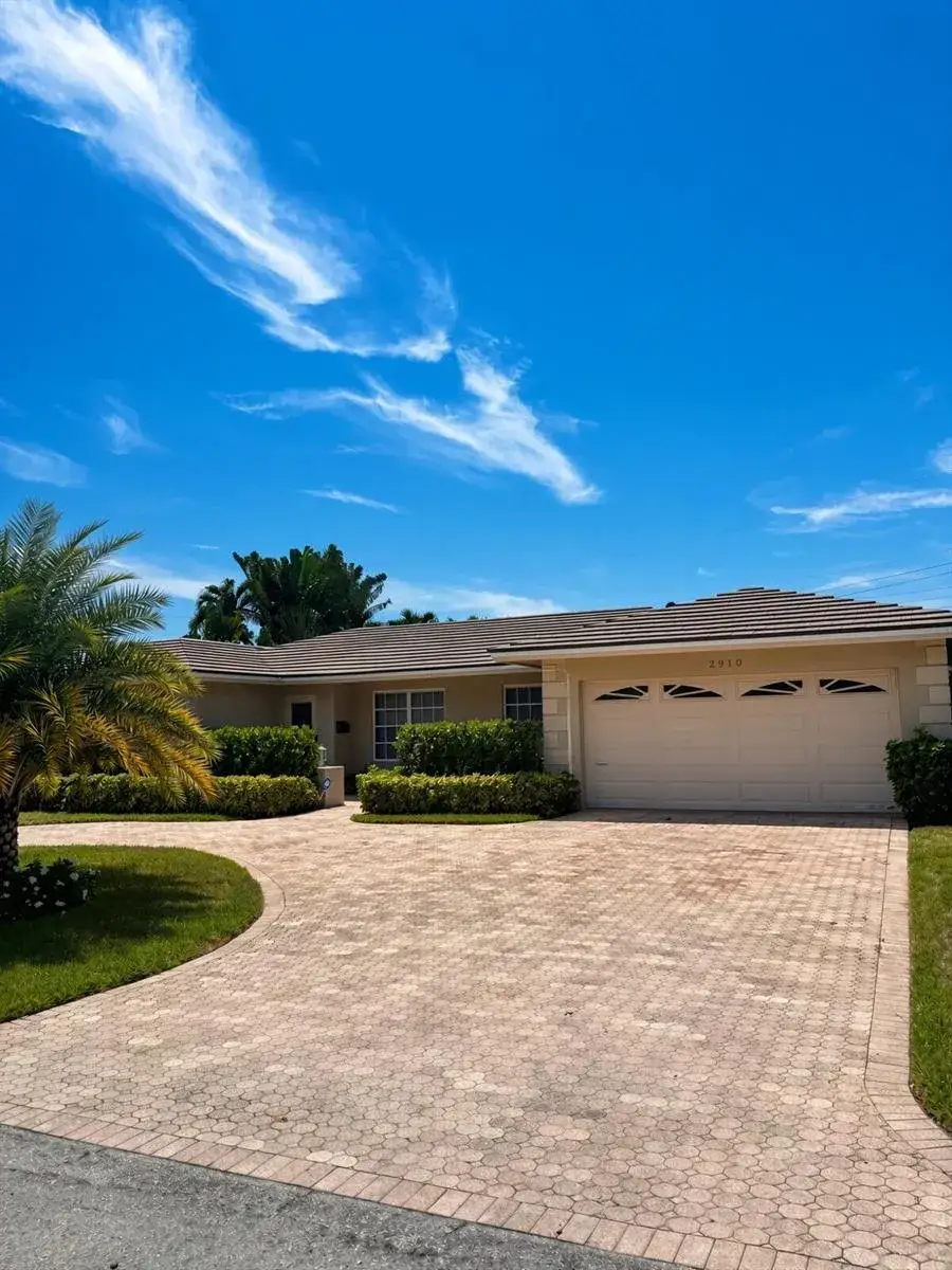 2910 NE 39TH Court, Lighthouse Point FL 33064