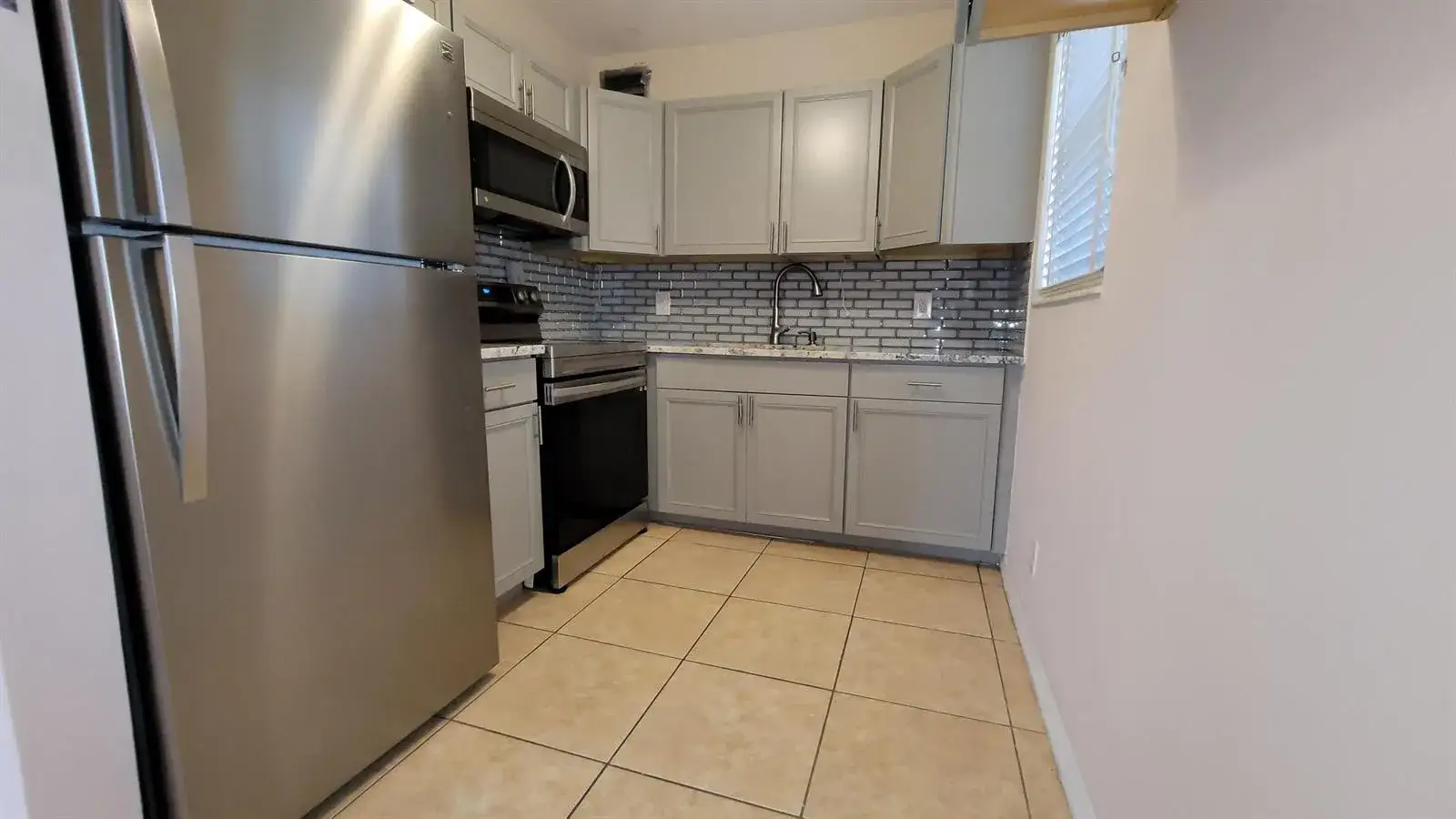 2 bedroom 1 bath Residential for sale at 208 EASTHAMPTON I, West Palm Beach FL 33417