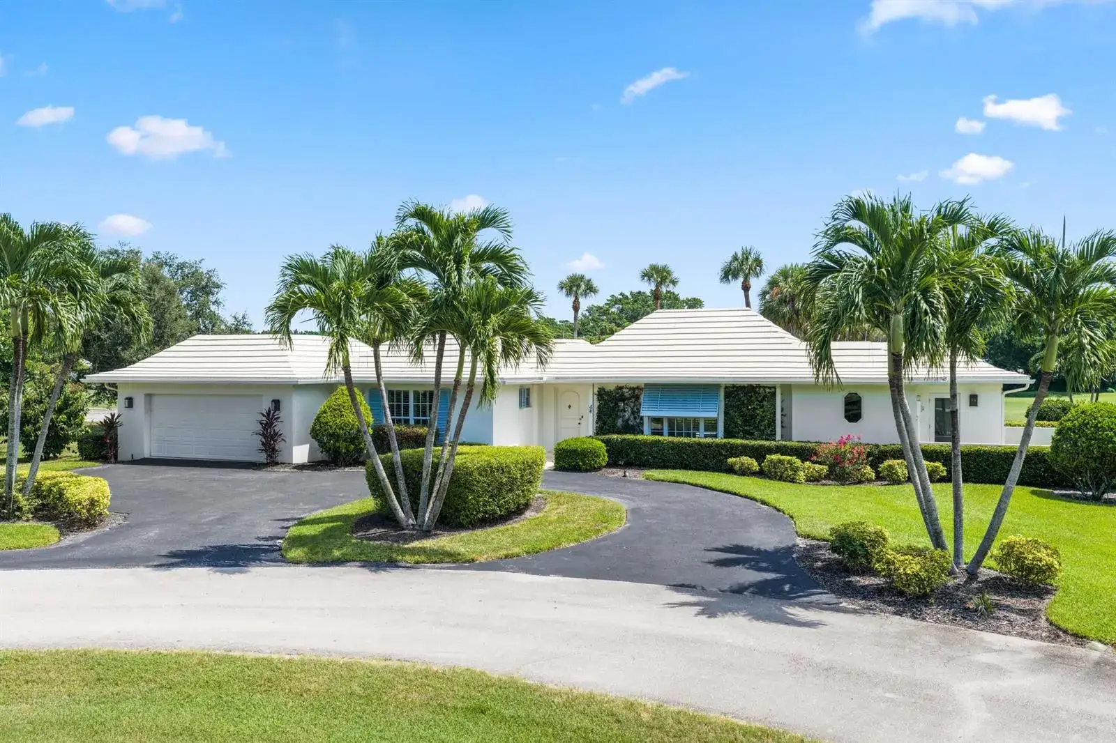 2 bedroom 2 bath Residential for sale at 4 COUNTRY CLUB Circle, FL 33436