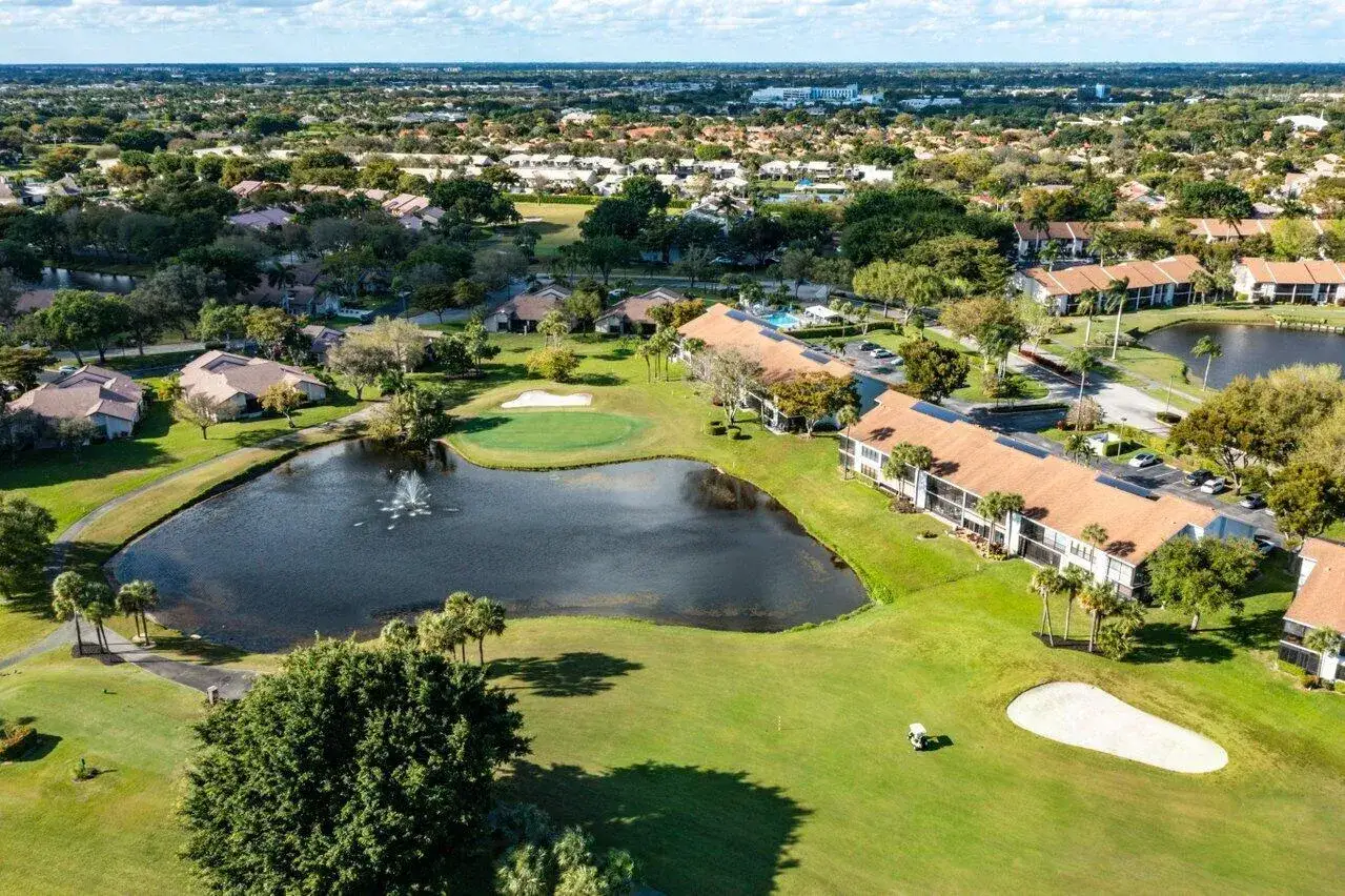 2 bedroom 2 bath Residential for sale at 5152 Golfview Court, Delray Beach FL 33484