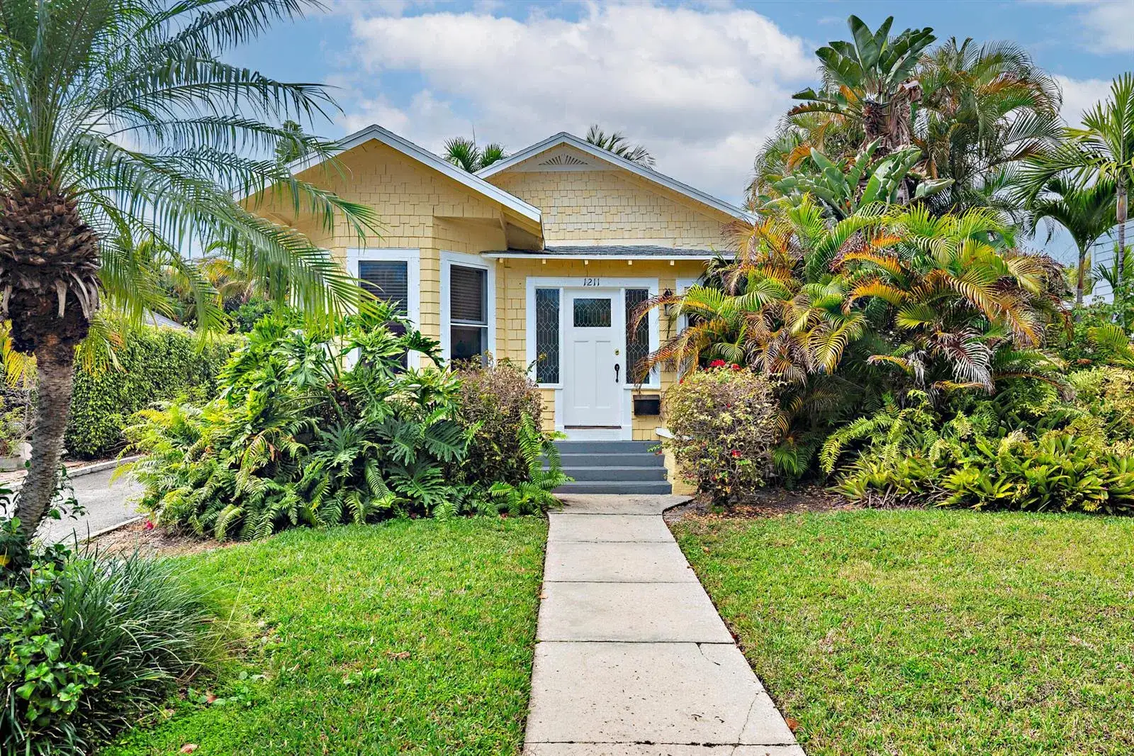 7 bedroom 5 bath Residential for sale at 1211 FLORIDA Avenue, West Palm Beach FL 33401
