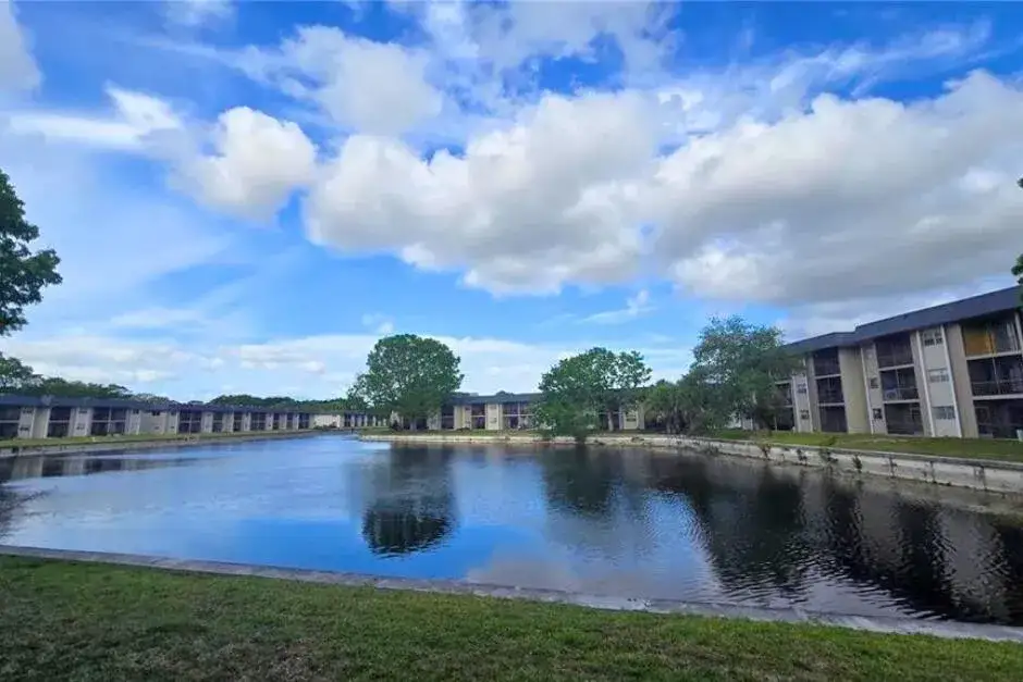 2 bedroom 2 bath Residential for sale at 7801 Colony Circle S # 106, Tamarac FL 33321