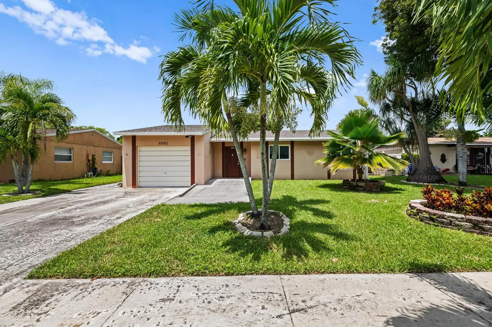 3 bedroom 2 bath Residential for sale at 6981 SW 1ST Court, Margate FL 33068