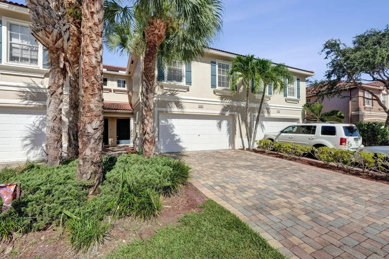 3 bedroom 2 bath Residential for sale at 4603 Cohune Palm Court, FL 33463