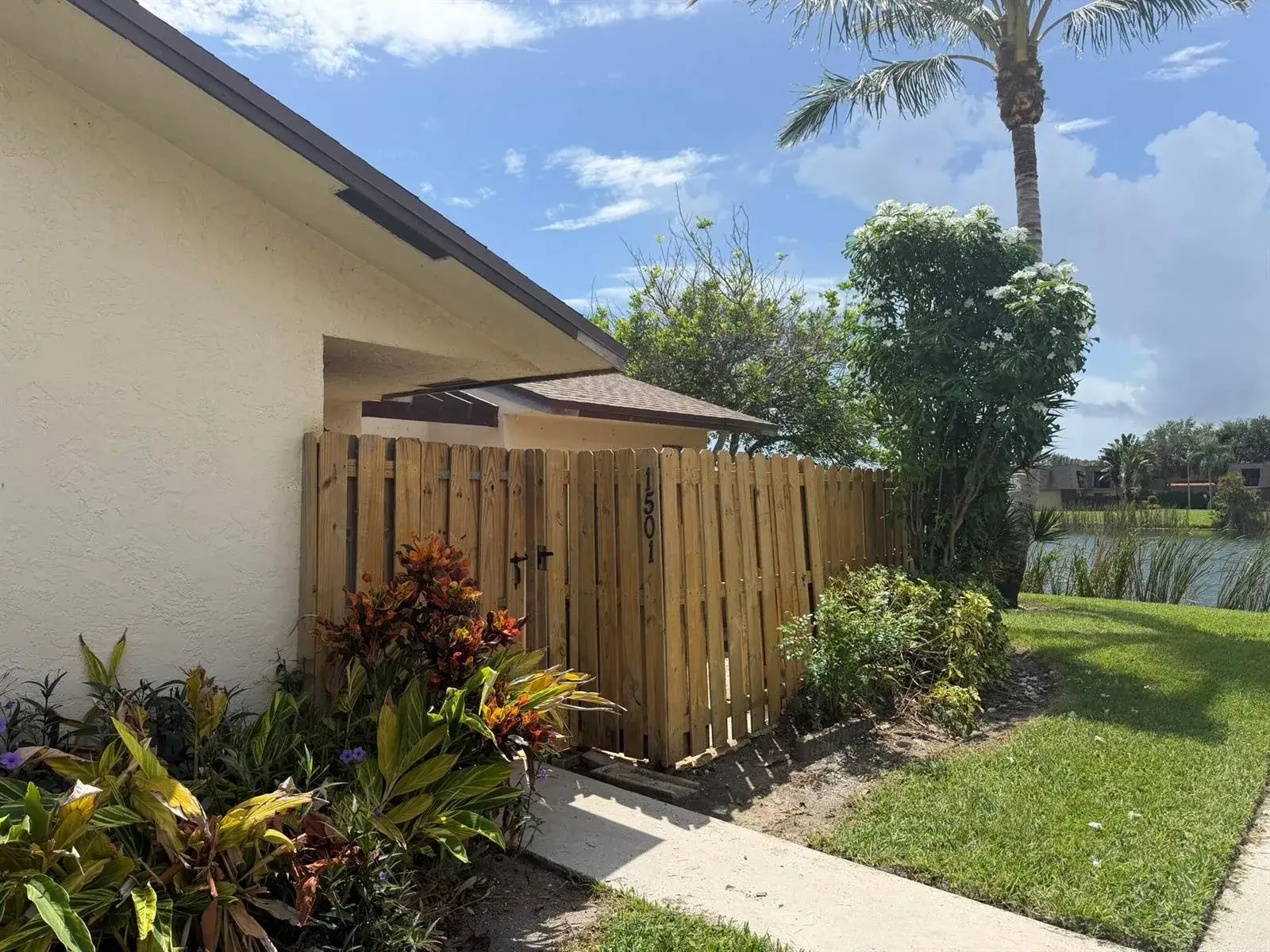 2 bedroom 2 bath Residential Lease for rent at 1501 WATERVIEW Circle, Palm Springs FL 33461