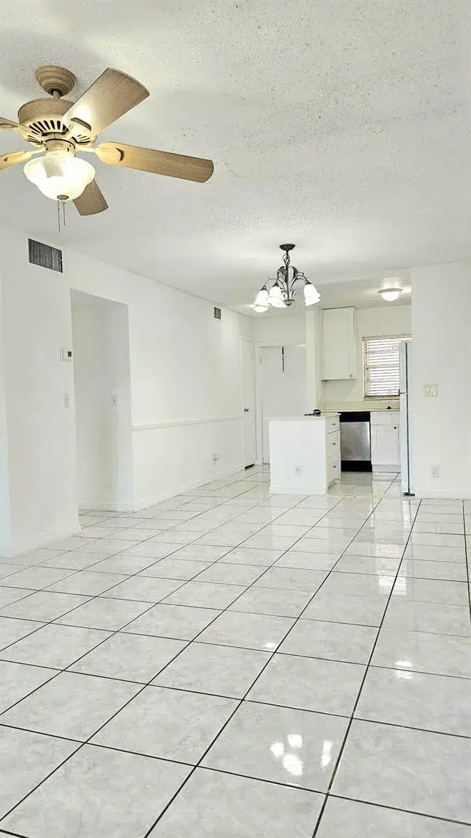 2 bedroom 1 bath Residential Lease for rent at 111 CLEVELAND Street # B9, FL 33461