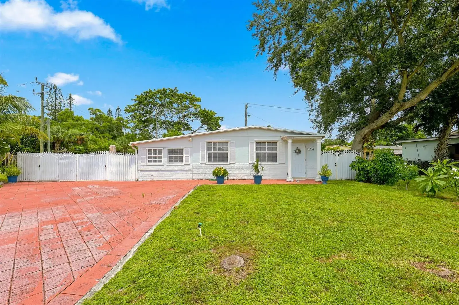 3 bedroom 2 bath Residential for sale at 3239 DOLAN Road, Palm Springs FL 33406