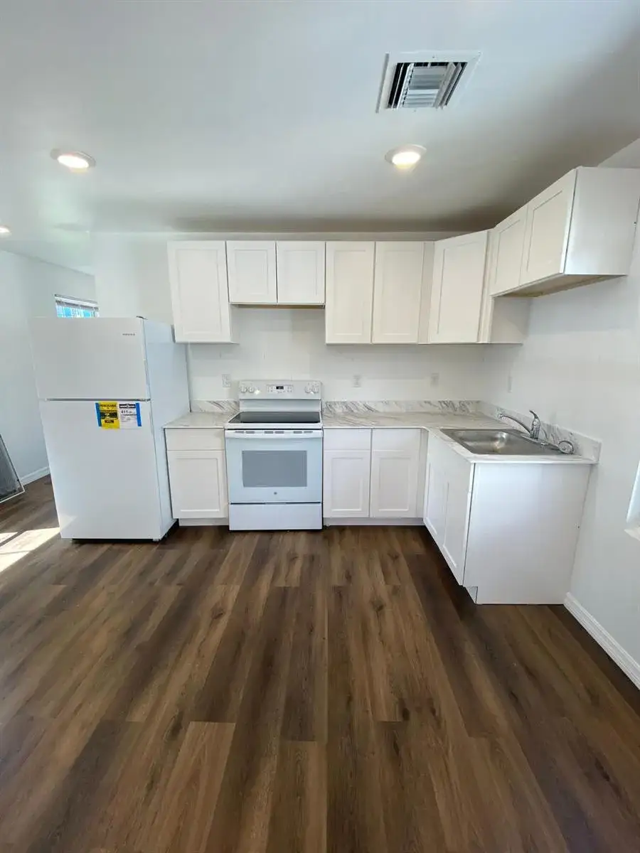 2 bedroom 1 bath Residential Lease for rent at 641 6th Street, West Palm Beach FL 33401