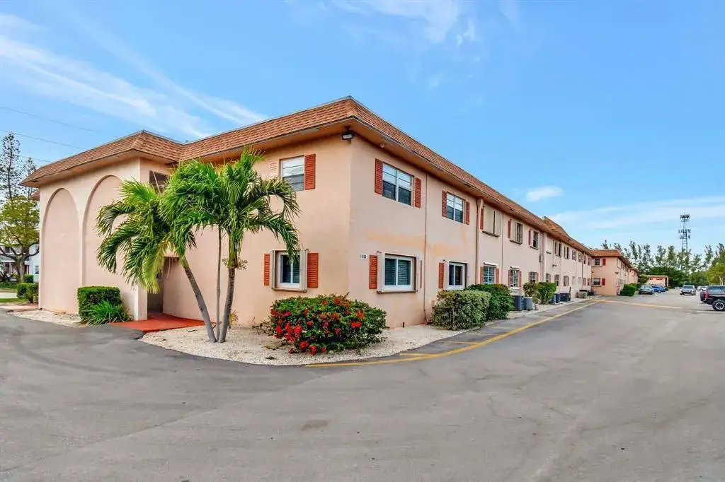 2 bedroom 1 bath Residential Lease for rent at 650 SW 2nd Avenue # 248E, FL 33432