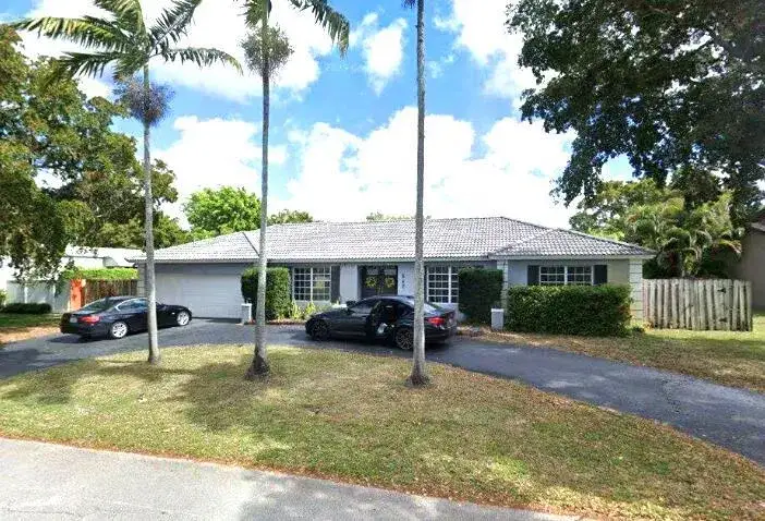 4 bedroom 2 bath Residential for sale at 560 S LAKE DASHA Drive, Plantation FL 33324
