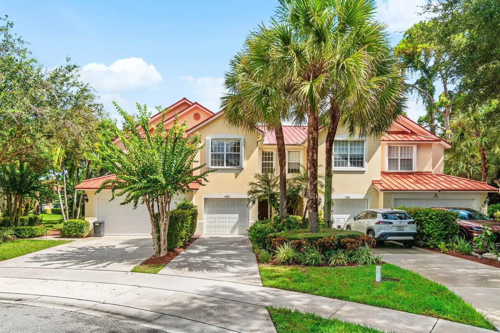 3 bedroom 2 bath Residential for sale at 1182 Pinewood Lake Court, FL 33415