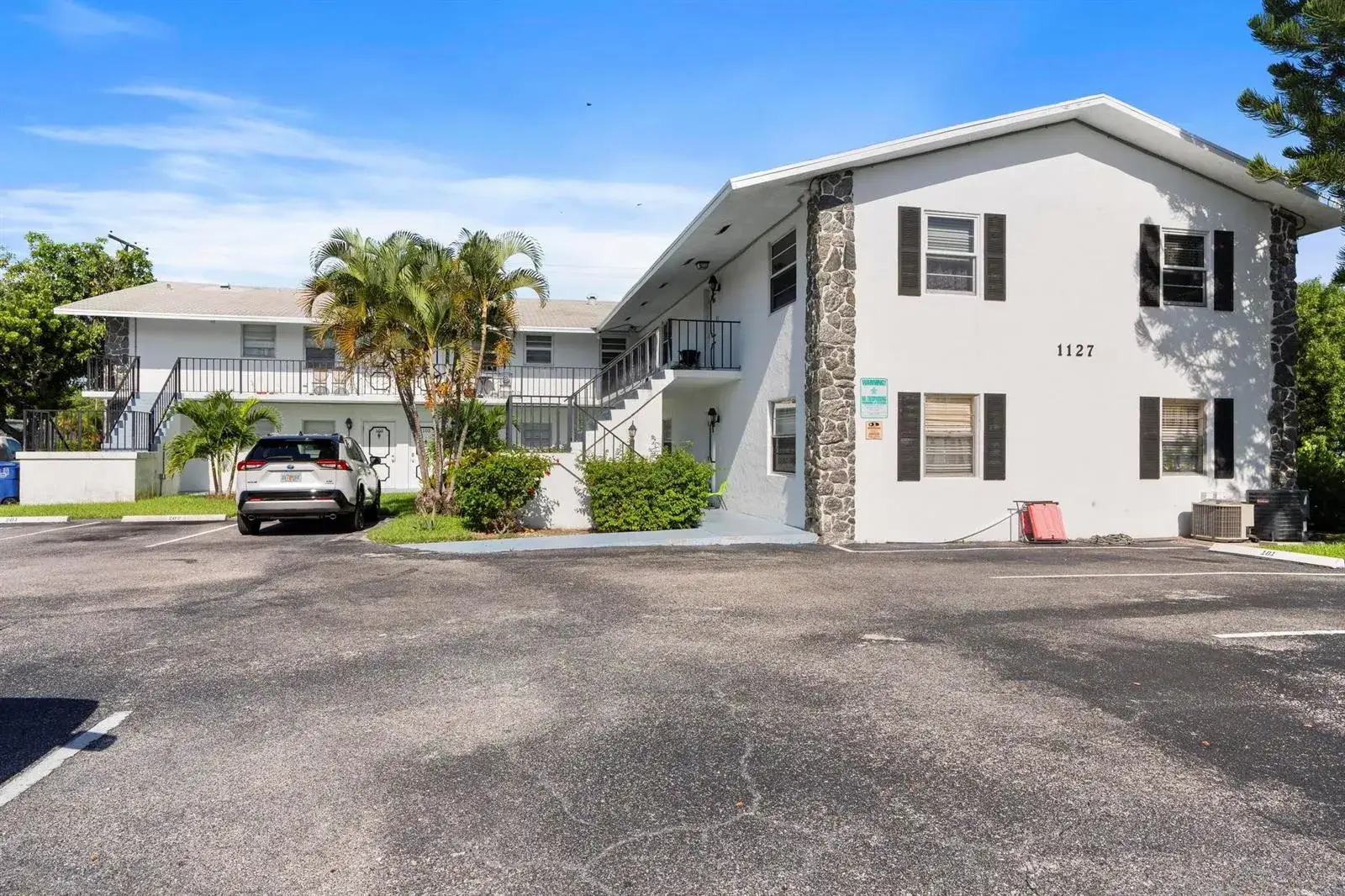 2 bedroom 2 bath Residential for sale at 1127 S FEDERAL Highway # 103, FL 33460