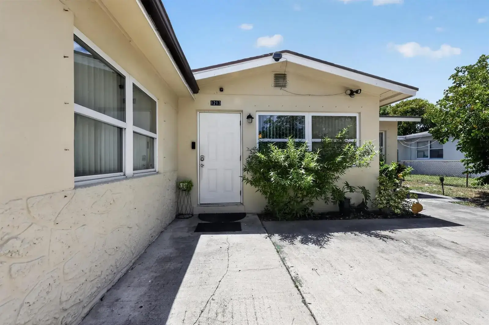 3 bedroom 1 bath Residential for sale at 1213 14TH Avenue S, FL 33460