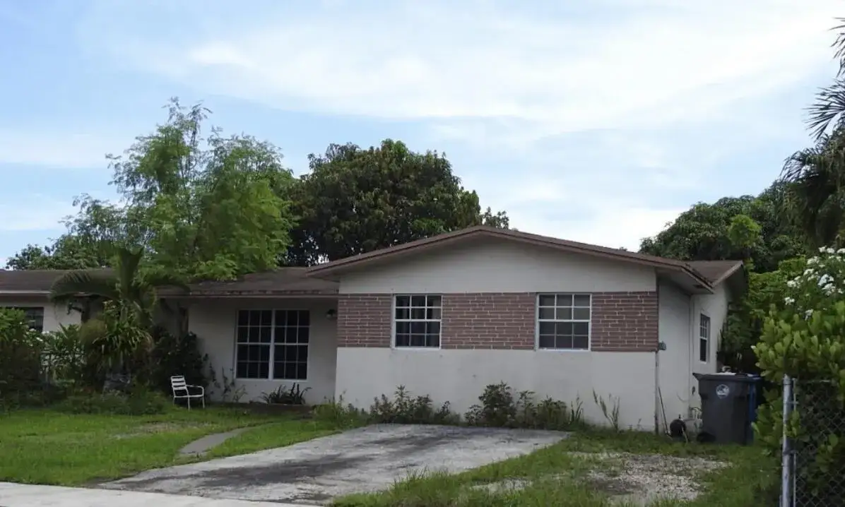 3 bedroom 2 bath Residential for sale at 5620 SW 37TH Street, West Park FL 33023