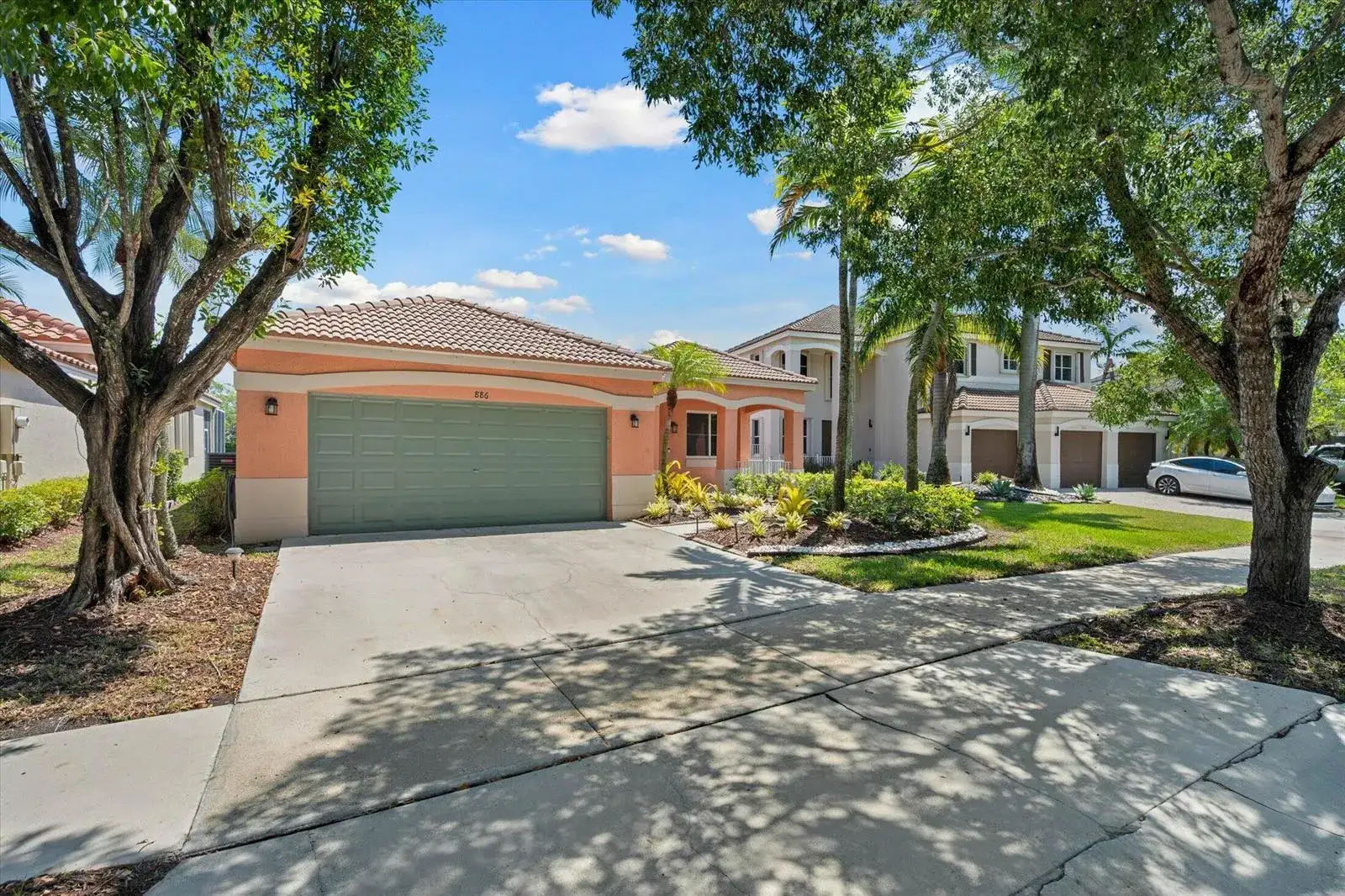 4 bedroom 2 bath Residential for sale at 886 Sunflower Circle, Weston FL 33327