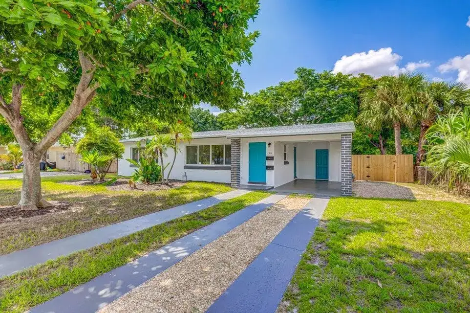Residential Income for sale at 512 BAYBERRY Drive, Lake Park FL 33403