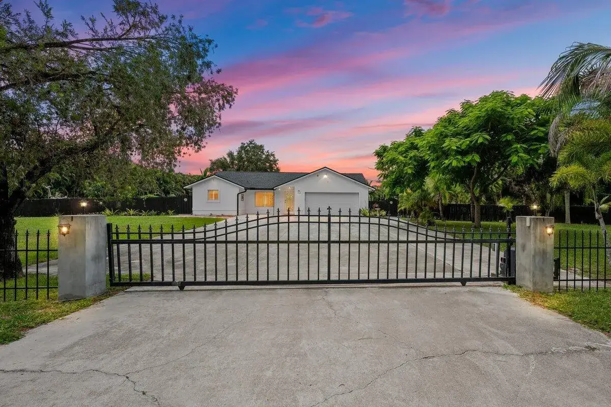 3 bedroom 2 bath Residential for sale at 17120 42ND Road N, FL 33470
