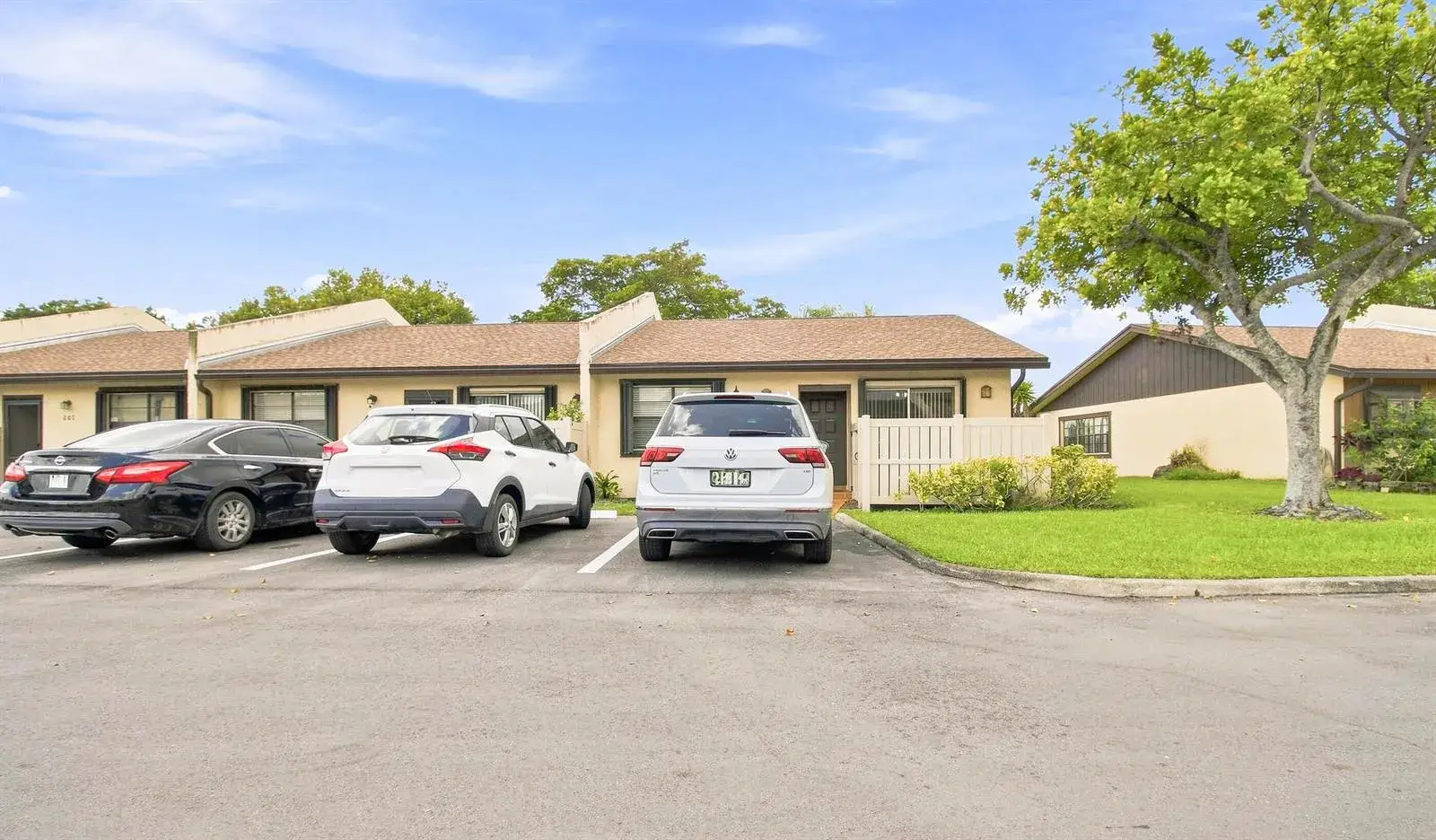 2 bedroom 2 bath Residential for sale at 611 Banks Road, Margate FL 33063