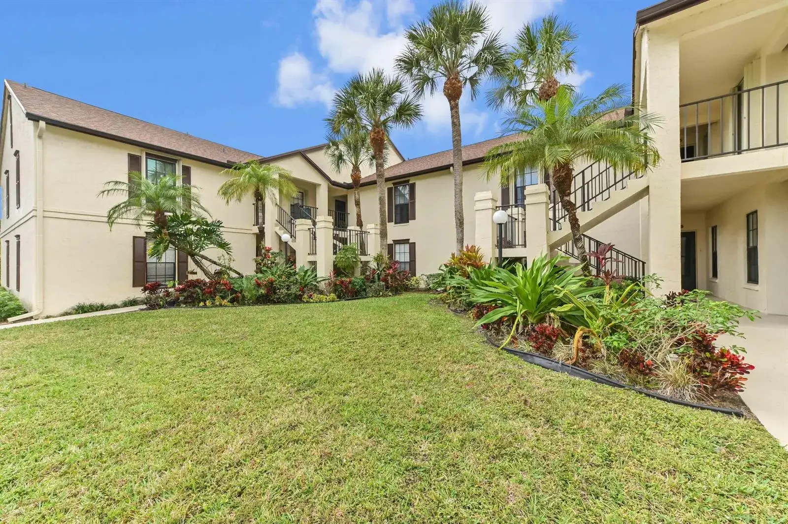 3 bedroom 2 bath Residential for sale at 3385 Jog Park Drive, FL 33467