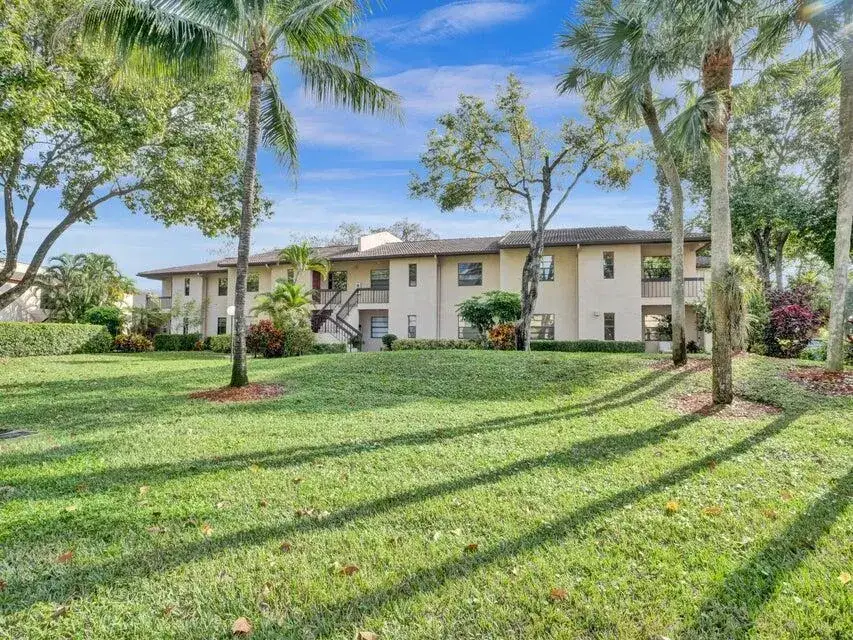 2 bedroom 2 bath Residential for sale at 9264 Vista Del Lago # H, Boca Raton FL 33428