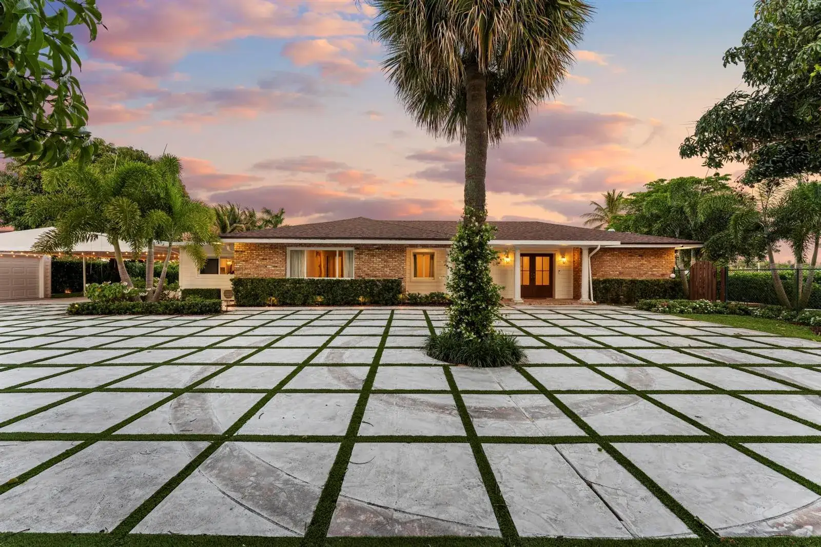 3 bedroom 4 bath Residential for sale at 7400 W Lake Drive, Lake Clarke Shores FL 33406