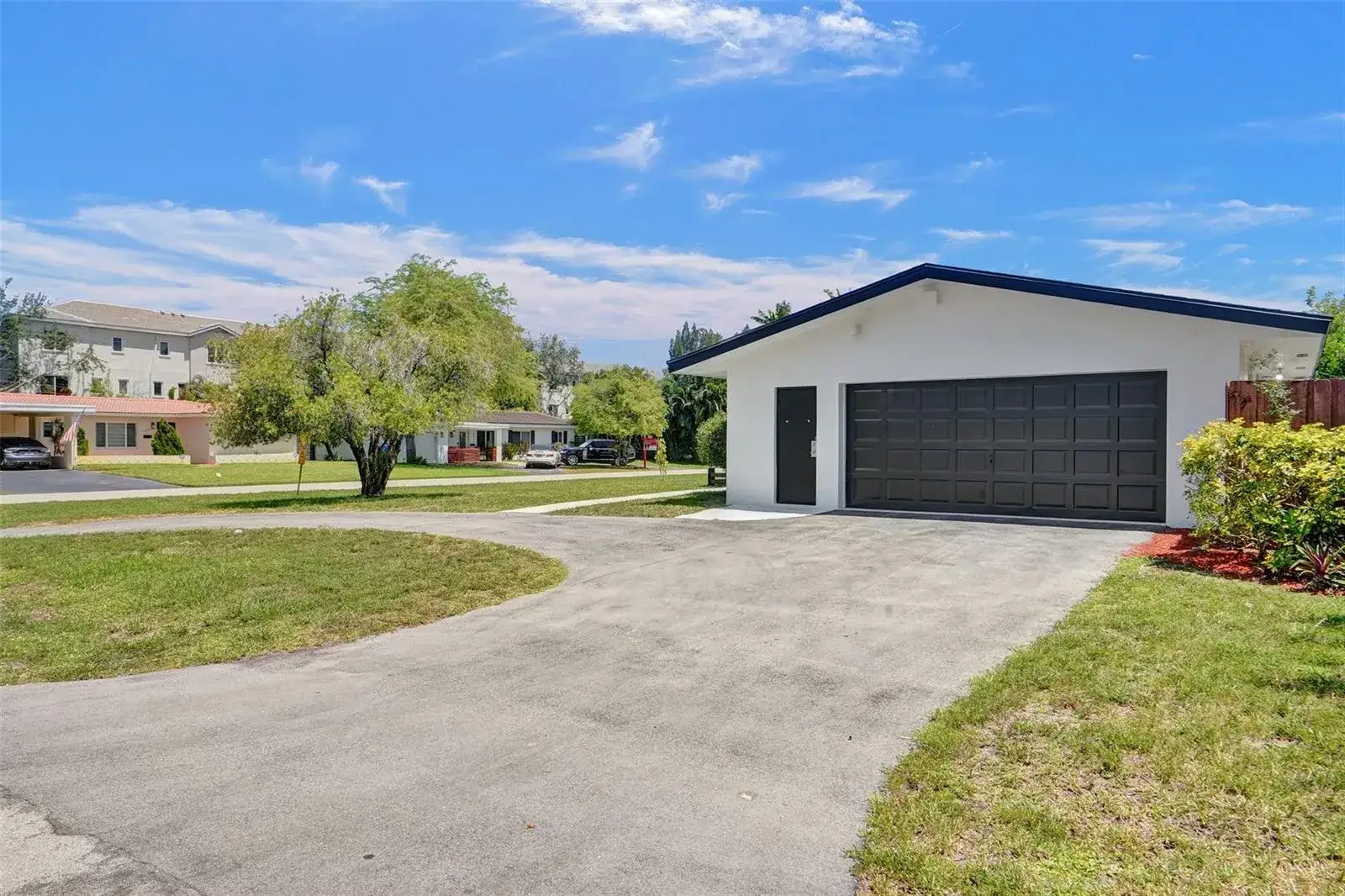 3 bedroom 3 bath Residential for sale at 4017 NE 18th Avenue, Oakland Park FL 33334