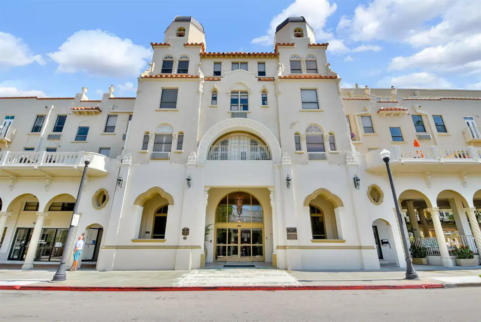 1 bedroom 1 bath Residential for sale at 235 SUNRISE Avenue # 3260, Palm Beach FL 33480