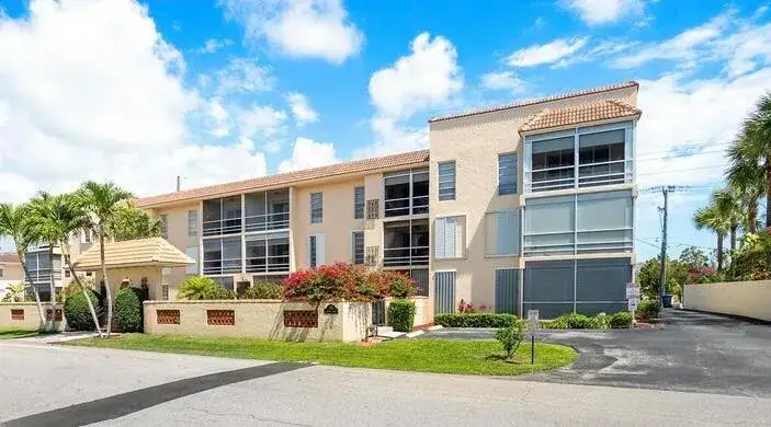 1 bedroom 1 bath Residential for sale at 331 SW 8TH Street # 0023, Boca Raton FL 33432