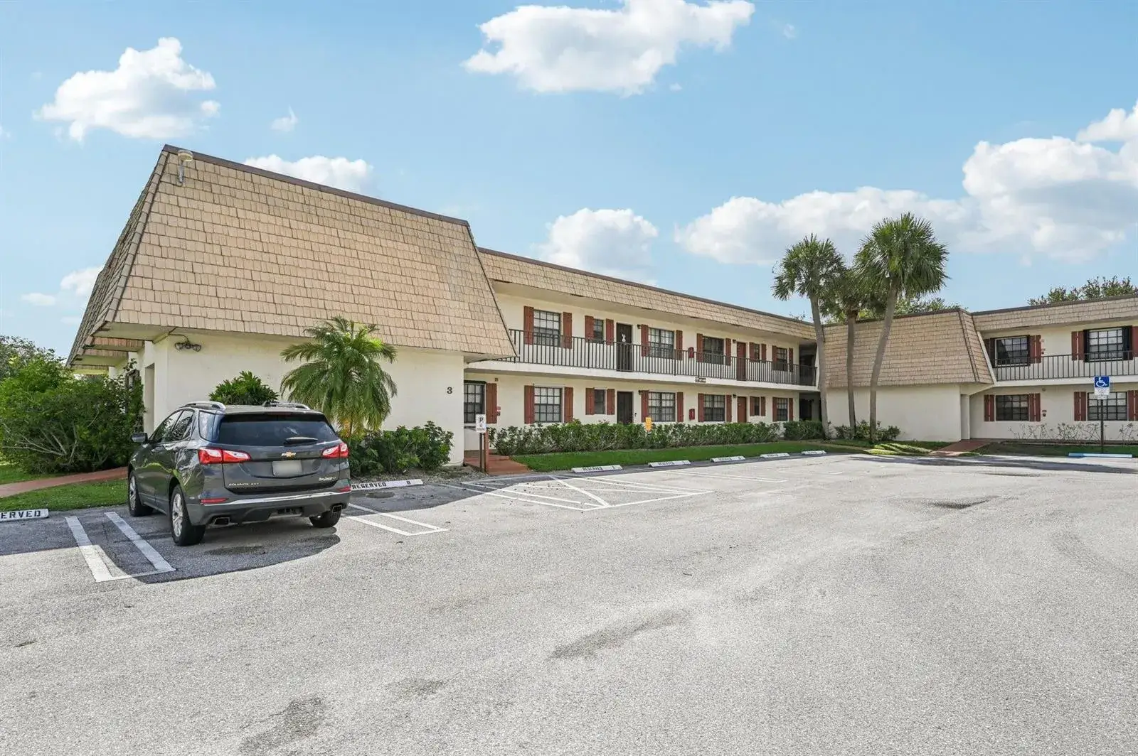 2 bedroom 2 bath Residential for sale at 4682 OAK TERRACE Drive # 4682, FL 33463