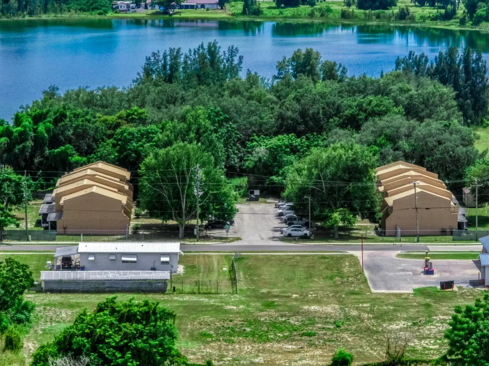 Commercial Sale for sale at 1000 S LAKE ANOKA Boulevard, FL 33825