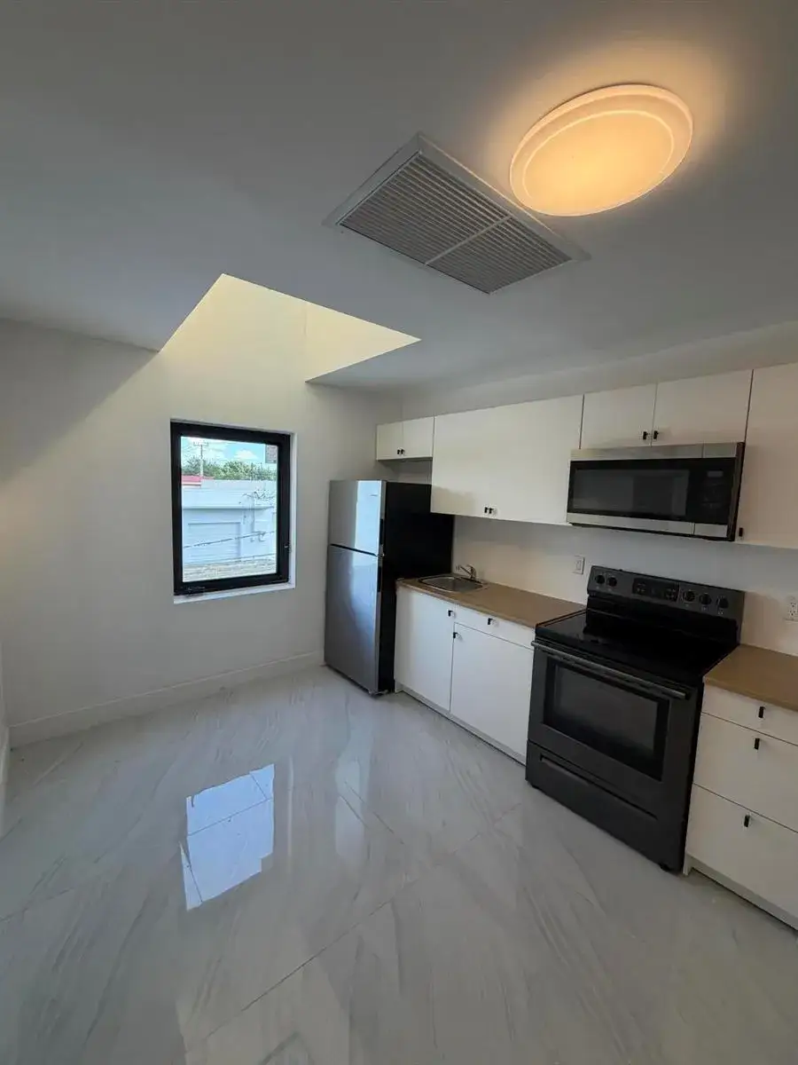 2 bedroom 1 bath Residential Lease for rent at 8211 BISCAYNE Boulevard # 1, Miami FL 33138