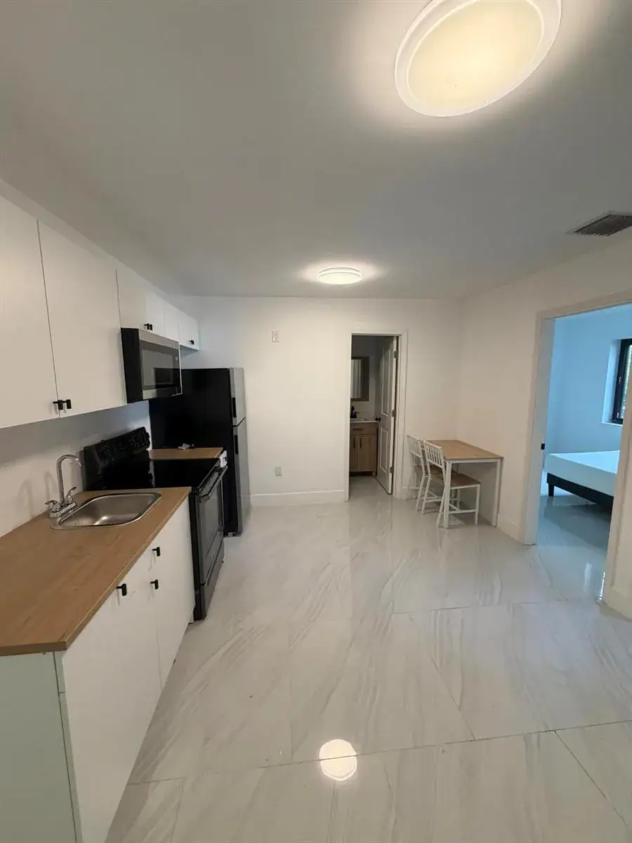2 bedroom 1 bath Residential Lease for rent at 8211 BISCAYNE Boulevard # 2, Miami FL 33138